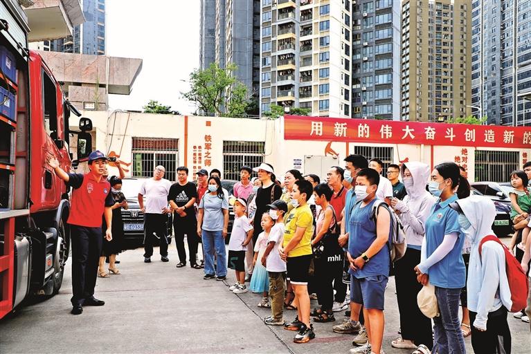 光明区残疾人联合会与区消防救援大队结对共建  对残疾人服务机构开展安全指导.jpg