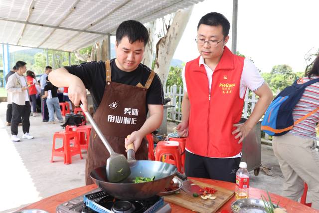 视障伙伴“厨神争霸”！第四届深圳市视障烹饪大赛举行3.jpg