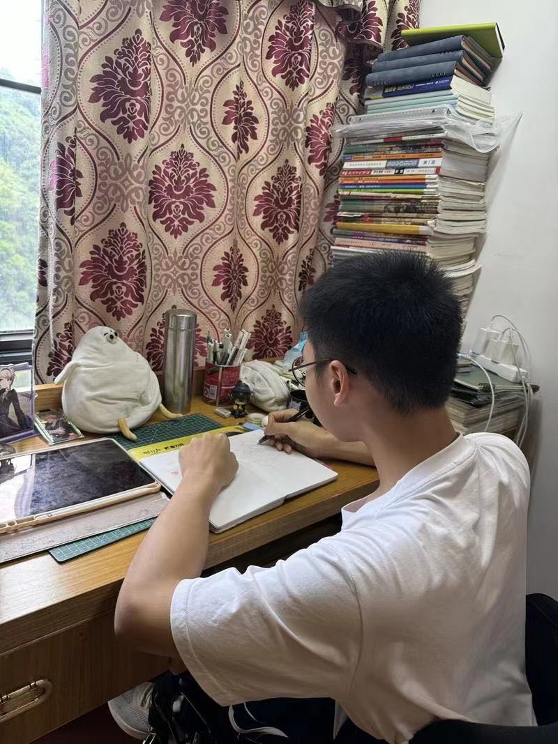 与命运“搏斗”19年，龙岗男孩的轮椅大学梦7.jpg